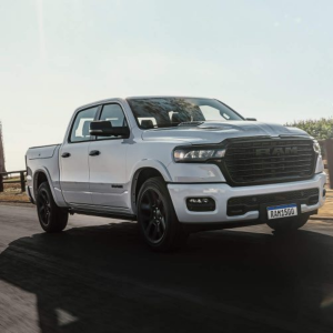 RAM 1500 Laramie Night Edition 0km