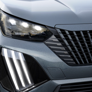 Peugeot 2008 GT T200 0km