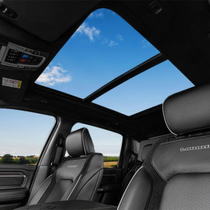 RAM 1500 Laramie Night Edition 0km